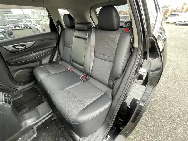 日産 エクストレイル 20X 道央・札幌 2015(平27)年 7.3万km ダイヤモンドブラック ４WD/純正SDナビ/AM/FM/SD/CD/DVD/AUX/フルセグ/横滑り防止装置/ダウンヒルアシストコントロール/バックカメラ/アイドリングストップ/前席シートヒーター/レザーシート/革巻きステアリング/プッシュスタート/スマートキー/キセノンヘッドライト/オートライト/フォグランプ/ヘッドライトレベライザー/電動格納ミラー/ヒーテッドドアミラー/ウィンカーミラー/純正フロアマット/ドアバイザー/スペアキー/純正フエンジンスターター/ルーフレール