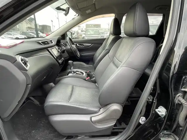 日産 エクストレイル 20X 道央・札幌 2015(平27)年 7.3万km ダイヤモンドブラック ４WD/純正SDナビ/AM/FM/SD/CD/DVD/AUX/フルセグ/横滑り防止装置/ダウンヒルアシストコントロール/バックカメラ/アイドリングストップ/前席シートヒーター/レザーシート/革巻きステアリング/プッシュスタート/スマートキー/キセノンヘッドライト/オートライト/フォグランプ/ヘッドライトレベライザー/電動格納ミラー/ヒーテッドドアミラー/ウィンカーミラー/純正フロアマット/ドアバイザー/スペアキー/純正フエンジンスターター/ルーフレール