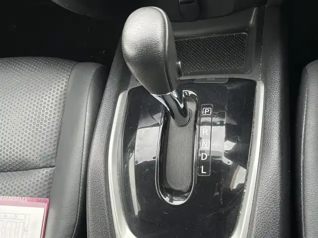 日産 エクストレイル 20X 道央・札幌 2015(平27)年 7.3万km ダイヤモンドブラック ４WD/純正SDナビ/AM/FM/SD/CD/DVD/AUX/フルセグ/横滑り防止装置/ダウンヒルアシストコントロール/バックカメラ/アイドリングストップ/前席シートヒーター/レザーシート/革巻きステアリング/プッシュスタート/スマートキー/キセノンヘッドライト/オートライト/フォグランプ/ヘッドライトレベライザー/電動格納ミラー/ヒーテッドドアミラー/ウィンカーミラー/純正フロアマット/ドアバイザー/スペアキー/純正フエンジンスターター/ルーフレール