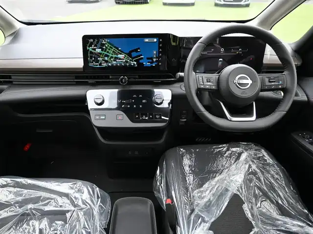 日産 セレナ e－パワー ハイウェイスター V 千葉県 2025(令7)年 0.1千km プリズムホワイト e-POWER　ハイウエイスターV　ヘッドランプ オートレベライザー+アダプティブLEDヘッドライトシステム+インテリジェント アラウンドビューモニター（移動物 検知機能付）+インテリジェント ルームミラー+アドバンスドドライブアシストディスプレイ（12.3インチカラーディスプレイ）+統合型インターフェースディスプレイ+ワイヤレス充電器+6スピーカー+NissanConnectナビゲーションシステム（地デジ内蔵）+車載通信ユニット（TCU［Telematics Control Unit］）+ETC2.0ユニット（ビルトインタイプ）+ドライブレコーダー（前後セット）+プロパイロット（ナビリンク機能付）+プロパイロット緊急停止支援システム（SOSコール機能付）+SOSコール（488/400円）/エマージェンシーブレーキ/プロパイロット/インテリジェントクルーズコントロール/インテリジェントルームミラー/ハンズフリー両側パワースライドドア/ワイヤレス充電/純正コネクトナビ/地デジTV/【Bluetooth接続】/アラウンドビューモニター/ドライブレコーダー/革巻きステアリング/ステアリングスイッチ/ETC（2.0）/LEDヘッドライト/フォグライト/ウインカーミラー/インテリジェントキー
