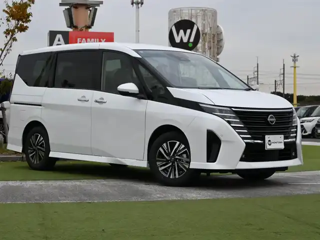 日産 セレナ e－パワー ハイウェイスター V 千葉県 2025(令7)年 0.1千km プリズムホワイト e-POWER　ハイウエイスターV　ヘッドランプ オートレベライザー+アダプティブLEDヘッドライトシステム+インテリジェント アラウンドビューモニター（移動物 検知機能付）+インテリジェント ルームミラー+アドバンスドドライブアシストディスプレイ（12.3インチカラーディスプレイ）+統合型インターフェースディスプレイ+ワイヤレス充電器+6スピーカー+NissanConnectナビゲーションシステム（地デジ内蔵）+車載通信ユニット（TCU［Telematics Control Unit］）+ETC2.0ユニット（ビルトインタイプ）+ドライブレコーダー（前後セット）+プロパイロット（ナビリンク機能付）+プロパイロット緊急停止支援システム（SOSコール機能付）+SOSコール（488/400円）/エマージェンシーブレーキ/プロパイロット/インテリジェントクルーズコントロール/インテリジェントルームミラー/ハンズフリー両側パワースライドドア/ワイヤレス充電/純正コネクトナビ/地デジTV/【Bluetooth接続】/アラウンドビューモニター/ドライブレコーダー/革巻きステアリング/ステアリングスイッチ/ETC（2.0）/LEDヘッドライト/フォグライト/ウインカーミラー/インテリジェントキー