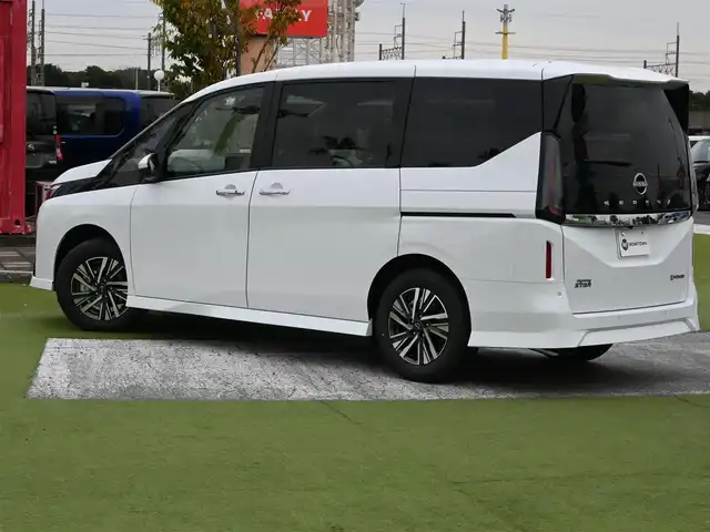 日産 セレナ e－パワー ハイウェイスター V 千葉県 2025(令7)年 0.1千km プリズムホワイト e-POWER　ハイウエイスターV　ヘッドランプ オートレベライザー+アダプティブLEDヘッドライトシステム+インテリジェント アラウンドビューモニター（移動物 検知機能付）+インテリジェント ルームミラー+アドバンスドドライブアシストディスプレイ（12.3インチカラーディスプレイ）+統合型インターフェースディスプレイ+ワイヤレス充電器+6スピーカー+NissanConnectナビゲーションシステム（地デジ内蔵）+車載通信ユニット（TCU［Telematics Control Unit］）+ETC2.0ユニット（ビルトインタイプ）+ドライブレコーダー（前後セット）+プロパイロット（ナビリンク機能付）+プロパイロット緊急停止支援システム（SOSコール機能付）+SOSコール（488/400円）/エマージェンシーブレーキ/プロパイロット/インテリジェントクルーズコントロール/インテリジェントルームミラー/ハンズフリー両側パワースライドドア/ワイヤレス充電/純正コネクトナビ/地デジTV/【Bluetooth接続】/アラウンドビューモニター/ドライブレコーダー/革巻きステアリング/ステアリングスイッチ/ETC（2.0）/LEDヘッドライト/フォグライト/ウインカーミラー/インテリジェントキー