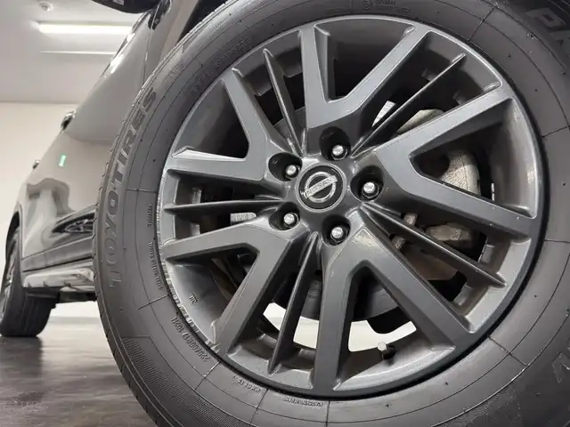 日産 エクストレイル 20Xt ブラックエクストリーマーX エマB 三重県 2017(平29)年 4.6万km ダイヤモンドブラック ガソリン/フルタイム4WD/フロアCVT/メーカー純正7インチナビ QY-7931/（FM/AM/CD/DVD/MusicBox/TV/AUX/USB/iPod/Bluetooth）/インテリジェント アラウンドビューモニター（移動物検知機能付）/ビルトイン ETC/安全/・エマージェンシーブレーキ/・車線逸脱警報（LDW）/・ふらつき警報/・進入禁止警報/・フロント&バックソナー/・後側方車両検知警報／接近通知（BSW/BSI）/・パーキングアシスト/・ヒルディセントコントロール/・コーナリングスタビティアシスト/・アクティブエンジンブレーキ/装備/・撥水シート/・シートヒーター（D/N）/・ルーフレール/・リモコンオートバックドア/・LEDヘッドランプ（ハイ・ロー）&フロントハロゲンフォグランプ/・インテリジェントオートライトシステム/・ステアリングスイッチ/・左右独立オートエアコン/・純正17inAW/・スマートキーx1/・取/ナビ取/など