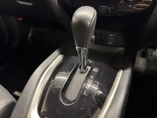 日産 エクストレイル 20Xt ブラックエクストリーマーX エマB 三重県 2017(平29)年 4.6万km ダイヤモンドブラック ガソリン/フルタイム4WD/フロアCVT/メーカー純正7インチナビ QY-7931/（FM/AM/CD/DVD/MusicBox/TV/AUX/USB/iPod/Bluetooth）/インテリジェント アラウンドビューモニター（移動物検知機能付）/ビルトイン ETC/安全/・エマージェンシーブレーキ/・車線逸脱警報（LDW）/・ふらつき警報/・進入禁止警報/・フロント&バックソナー/・後側方車両検知警報／接近通知（BSW/BSI）/・パーキングアシスト/・ヒルディセントコントロール/・コーナリングスタビティアシスト/・アクティブエンジンブレーキ/装備/・撥水シート/・シートヒーター（D/N）/・ルーフレール/・リモコンオートバックドア/・LEDヘッドランプ（ハイ・ロー）&フロントハロゲンフォグランプ/・インテリジェントオートライトシステム/・ステアリングスイッチ/・左右独立オートエアコン/・純正17inAW/・スマートキーx1/・取/ナビ取/など