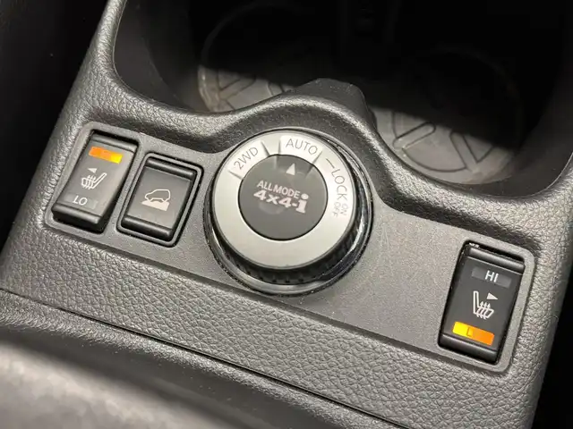 日産 エクストレイル 20Xt ブラックエクストリーマーX エマB 三重県 2017(平29)年 4.6万km ダイヤモンドブラック ガソリン/フルタイム4WD/フロアCVT/メーカー純正7インチナビ QY-7931/（FM/AM/CD/DVD/MusicBox/TV/AUX/USB/iPod/Bluetooth）/インテリジェント アラウンドビューモニター（移動物検知機能付）/ビルトイン ETC/安全/・エマージェンシーブレーキ/・車線逸脱警報（LDW）/・ふらつき警報/・進入禁止警報/・フロント&バックソナー/・後側方車両検知警報／接近通知（BSW/BSI）/・パーキングアシスト/・ヒルディセントコントロール/・コーナリングスタビティアシスト/・アクティブエンジンブレーキ/装備/・撥水シート/・シートヒーター（D/N）/・ルーフレール/・リモコンオートバックドア/・LEDヘッドランプ（ハイ・ロー）&フロントハロゲンフォグランプ/・インテリジェントオートライトシステム/・ステアリングスイッチ/・左右独立オートエアコン/・純正17inAW/・スマートキーx1/・取/ナビ取/など