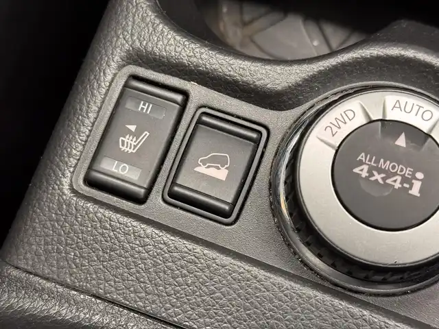 日産 エクストレイル 20Xt ブラックエクストリーマーX エマB 三重県 2017(平29)年 4.6万km ダイヤモンドブラック ガソリン/フルタイム4WD/フロアCVT/メーカー純正7インチナビ QY-7931/（FM/AM/CD/DVD/MusicBox/TV/AUX/USB/iPod/Bluetooth）/インテリジェント アラウンドビューモニター（移動物検知機能付）/ビルトイン ETC/安全/・エマージェンシーブレーキ/・車線逸脱警報（LDW）/・ふらつき警報/・進入禁止警報/・フロント&バックソナー/・後側方車両検知警報／接近通知（BSW/BSI）/・パーキングアシスト/・ヒルディセントコントロール/・コーナリングスタビティアシスト/・アクティブエンジンブレーキ/装備/・撥水シート/・シートヒーター（D/N）/・ルーフレール/・リモコンオートバックドア/・LEDヘッドランプ（ハイ・ロー）&フロントハロゲンフォグランプ/・インテリジェントオートライトシステム/・ステアリングスイッチ/・左右独立オートエアコン/・純正17inAW/・スマートキーx1/・取/ナビ取/など