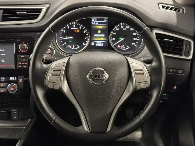 日産 エクストレイル 20Xt ブラックエクストリーマーX エマB 三重県 2017(平29)年 4.6万km ダイヤモンドブラック ガソリン/フルタイム4WD/フロアCVT/メーカー純正7インチナビ QY-7931/（FM/AM/CD/DVD/MusicBox/TV/AUX/USB/iPod/Bluetooth）/インテリジェント アラウンドビューモニター（移動物検知機能付）/ビルトイン ETC/安全/・エマージェンシーブレーキ/・車線逸脱警報（LDW）/・ふらつき警報/・進入禁止警報/・フロント&バックソナー/・後側方車両検知警報／接近通知（BSW/BSI）/・パーキングアシスト/・ヒルディセントコントロール/・コーナリングスタビティアシスト/・アクティブエンジンブレーキ/装備/・撥水シート/・シートヒーター（D/N）/・ルーフレール/・リモコンオートバックドア/・LEDヘッドランプ（ハイ・ロー）&フロントハロゲンフォグランプ/・インテリジェントオートライトシステム/・ステアリングスイッチ/・左右独立オートエアコン/・純正17inAW/・スマートキーx1/・取/ナビ取/など