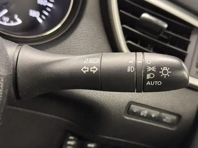 日産 エクストレイル 20Xt ブラックエクストリーマーX エマB 三重県 2017(平29)年 4.6万km ダイヤモンドブラック ガソリン/フルタイム4WD/フロアCVT/メーカー純正7インチナビ QY-7931/（FM/AM/CD/DVD/MusicBox/TV/AUX/USB/iPod/Bluetooth）/インテリジェント アラウンドビューモニター（移動物検知機能付）/ビルトイン ETC/安全/・エマージェンシーブレーキ/・車線逸脱警報（LDW）/・ふらつき警報/・進入禁止警報/・フロント&バックソナー/・後側方車両検知警報／接近通知（BSW/BSI）/・パーキングアシスト/・ヒルディセントコントロール/・コーナリングスタビティアシスト/・アクティブエンジンブレーキ/装備/・撥水シート/・シートヒーター（D/N）/・ルーフレール/・リモコンオートバックドア/・LEDヘッドランプ（ハイ・ロー）&フロントハロゲンフォグランプ/・インテリジェントオートライトシステム/・ステアリングスイッチ/・左右独立オートエアコン/・純正17inAW/・スマートキーx1/・取/ナビ取/など