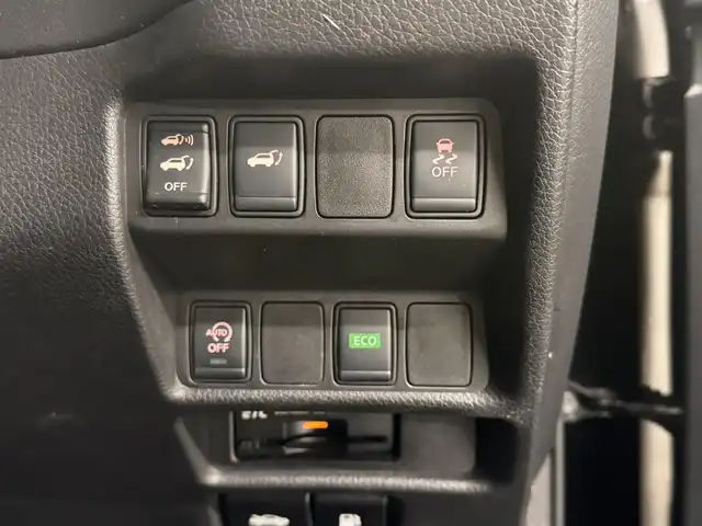 日産 エクストレイル 20Xt ブラックエクストリーマーX エマB 三重県 2017(平29)年 4.6万km ダイヤモンドブラック ガソリン/フルタイム4WD/フロアCVT/メーカー純正7インチナビ QY-7931/（FM/AM/CD/DVD/MusicBox/TV/AUX/USB/iPod/Bluetooth）/インテリジェント アラウンドビューモニター（移動物検知機能付）/ビルトイン ETC/安全/・エマージェンシーブレーキ/・車線逸脱警報（LDW）/・ふらつき警報/・進入禁止警報/・フロント&バックソナー/・後側方車両検知警報／接近通知（BSW/BSI）/・パーキングアシスト/・ヒルディセントコントロール/・コーナリングスタビティアシスト/・アクティブエンジンブレーキ/装備/・撥水シート/・シートヒーター（D/N）/・ルーフレール/・リモコンオートバックドア/・LEDヘッドランプ（ハイ・ロー）&フロントハロゲンフォグランプ/・インテリジェントオートライトシステム/・ステアリングスイッチ/・左右独立オートエアコン/・純正17inAW/・スマートキーx1/・取/ナビ取/など