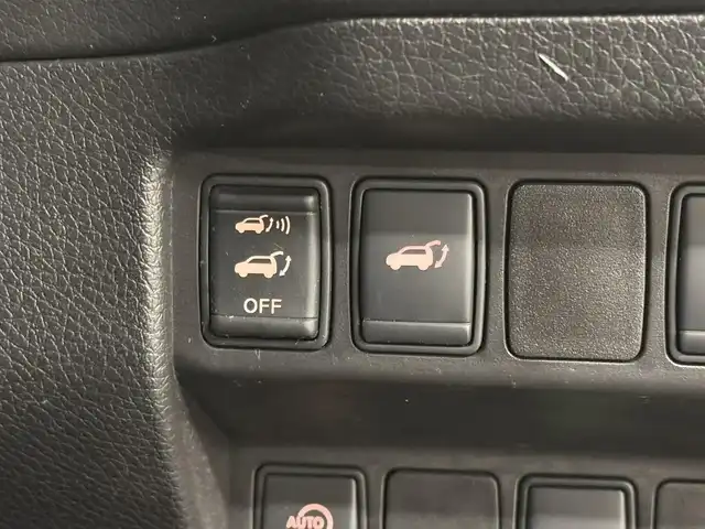 日産 エクストレイル 20Xt ブラックエクストリーマーX エマB 三重県 2017(平29)年 4.6万km ダイヤモンドブラック ガソリン/フルタイム4WD/フロアCVT/メーカー純正7インチナビ QY-7931/（FM/AM/CD/DVD/MusicBox/TV/AUX/USB/iPod/Bluetooth）/インテリジェント アラウンドビューモニター（移動物検知機能付）/ビルトイン ETC/安全/・エマージェンシーブレーキ/・車線逸脱警報（LDW）/・ふらつき警報/・進入禁止警報/・フロント&バックソナー/・後側方車両検知警報／接近通知（BSW/BSI）/・パーキングアシスト/・ヒルディセントコントロール/・コーナリングスタビティアシスト/・アクティブエンジンブレーキ/装備/・撥水シート/・シートヒーター（D/N）/・ルーフレール/・リモコンオートバックドア/・LEDヘッドランプ（ハイ・ロー）&フロントハロゲンフォグランプ/・インテリジェントオートライトシステム/・ステアリングスイッチ/・左右独立オートエアコン/・純正17inAW/・スマートキーx1/・取/ナビ取/など