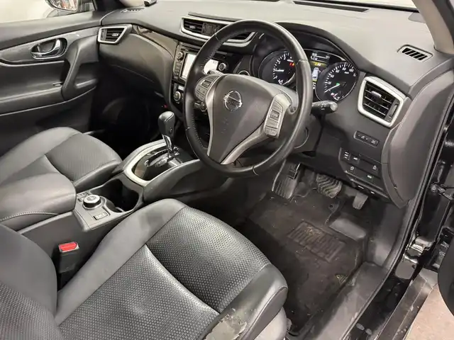 日産 エクストレイル 20Xt ブラックエクストリーマーX エマB 三重県 2017(平29)年 4.6万km ダイヤモンドブラック ガソリン/フルタイム4WD/フロアCVT/メーカー純正7インチナビ QY-7931/（FM/AM/CD/DVD/MusicBox/TV/AUX/USB/iPod/Bluetooth）/インテリジェント アラウンドビューモニター（移動物検知機能付）/ビルトイン ETC/安全/・エマージェンシーブレーキ/・車線逸脱警報（LDW）/・ふらつき警報/・進入禁止警報/・フロント&バックソナー/・後側方車両検知警報／接近通知（BSW/BSI）/・パーキングアシスト/・ヒルディセントコントロール/・コーナリングスタビティアシスト/・アクティブエンジンブレーキ/装備/・撥水シート/・シートヒーター（D/N）/・ルーフレール/・リモコンオートバックドア/・LEDヘッドランプ（ハイ・ロー）&フロントハロゲンフォグランプ/・インテリジェントオートライトシステム/・ステアリングスイッチ/・左右独立オートエアコン/・純正17inAW/・スマートキーx1/・取/ナビ取/など