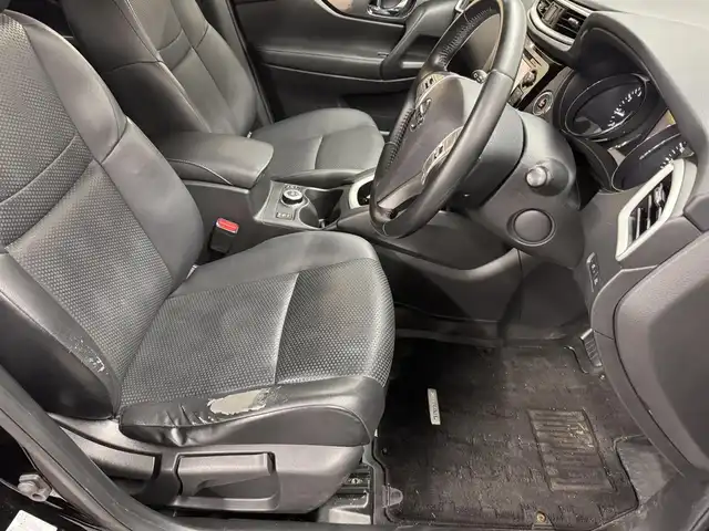 日産 エクストレイル 20Xt ブラックエクストリーマーX エマB 三重県 2017(平29)年 4.6万km ダイヤモンドブラック ガソリン/フルタイム4WD/フロアCVT/メーカー純正7インチナビ QY-7931/（FM/AM/CD/DVD/MusicBox/TV/AUX/USB/iPod/Bluetooth）/インテリジェント アラウンドビューモニター（移動物検知機能付）/ビルトイン ETC/安全/・エマージェンシーブレーキ/・車線逸脱警報（LDW）/・ふらつき警報/・進入禁止警報/・フロント&バックソナー/・後側方車両検知警報／接近通知（BSW/BSI）/・パーキングアシスト/・ヒルディセントコントロール/・コーナリングスタビティアシスト/・アクティブエンジンブレーキ/装備/・撥水シート/・シートヒーター（D/N）/・ルーフレール/・リモコンオートバックドア/・LEDヘッドランプ（ハイ・ロー）&フロントハロゲンフォグランプ/・インテリジェントオートライトシステム/・ステアリングスイッチ/・左右独立オートエアコン/・純正17inAW/・スマートキーx1/・取/ナビ取/など