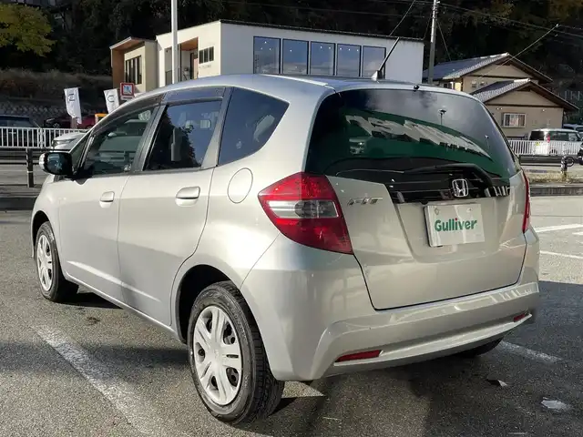 ホンダ フィット G 岐阜県 2011(平23)年 5.6万km アラバスターシルバーメタリック ワンオーナー/4WD/社外ナビ/【CD.AM/FM】/バックカメラ/ETC/盗難防止装置システム/リモコンキー/ABS/ハロゲンヘッドライト/ウィンカーミラー/ドアバイザー/積込スタッドレスタイヤ/保証書/取扱説明書