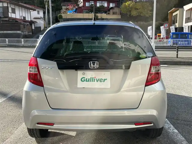 ホンダ フィット G 岐阜県 2011(平23)年 5.6万km アラバスターシルバーメタリック ワンオーナー/4WD/社外ナビ/【CD.AM/FM】/バックカメラ/ETC/盗難防止装置システム/リモコンキー/ABS/ハロゲンヘッドライト/ウィンカーミラー/ドアバイザー/積込スタッドレスタイヤ/保証書/取扱説明書