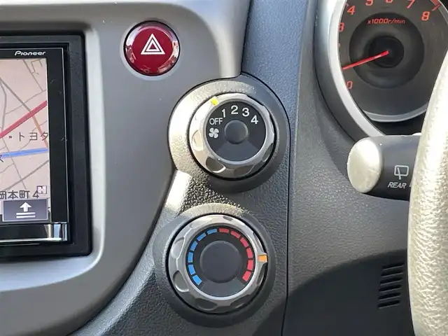 ホンダ フィット G 岐阜県 2011(平23)年 5.6万km アラバスターシルバーメタリック ワンオーナー/4WD/社外ナビ/【CD.AM/FM】/バックカメラ/ETC/盗難防止装置システム/リモコンキー/ABS/ハロゲンヘッドライト/ウィンカーミラー/ドアバイザー/積込スタッドレスタイヤ/保証書/取扱説明書