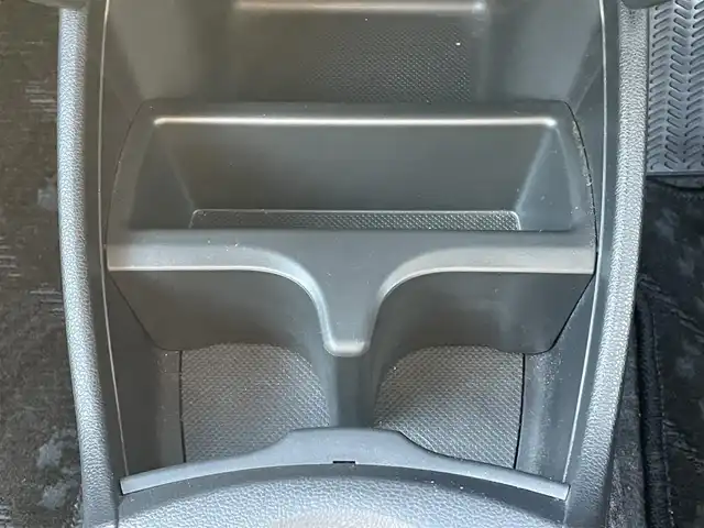 ホンダ フィット G 岐阜県 2011(平23)年 5.6万km アラバスターシルバーメタリック ワンオーナー/4WD/社外ナビ/【CD.AM/FM】/バックカメラ/ETC/盗難防止装置システム/リモコンキー/ABS/ハロゲンヘッドライト/ウィンカーミラー/ドアバイザー/積込スタッドレスタイヤ/保証書/取扱説明書