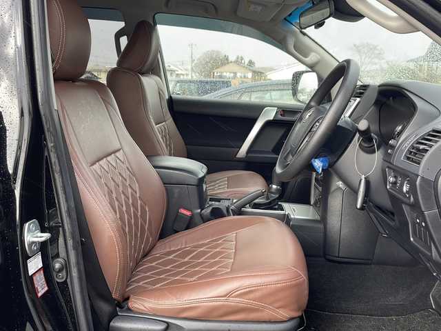 トヨタ ランドクルーザー プラド TX 岩手県 2022(令4)年 7.3万km ブラック 7人乗 サンルーフ ルーフレール ナビ 前後ドラレコ ETC フルセグ セーフティセンス レーダークルーズコントロール 革調シートカバー 純正17AW オートLEDライト フォグランプ ヘッドライトウォッシャー スペアタイヤ 純正エンジンスターター