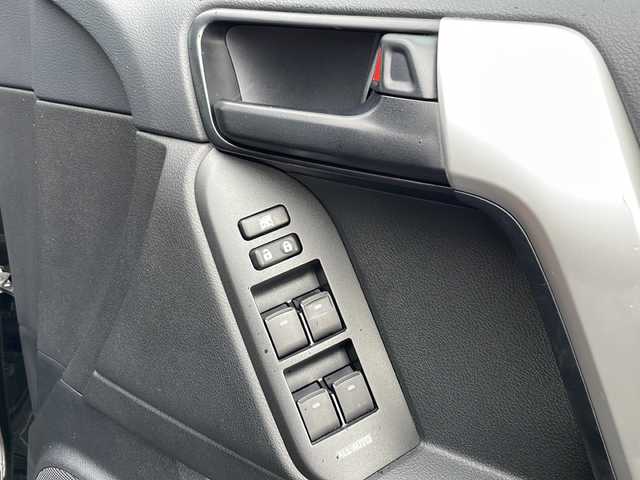 トヨタ ランドクルーザー プラド TX 岩手県 2022(令4)年 7.3万km ブラック 7人乗 サンルーフ ルーフレール ナビ 前後ドラレコ ETC フルセグ セーフティセンス レーダークルーズコントロール 革調シートカバー 純正17AW オートLEDライト フォグランプ ヘッドライトウォッシャー スペアタイヤ 純正エンジンスターター