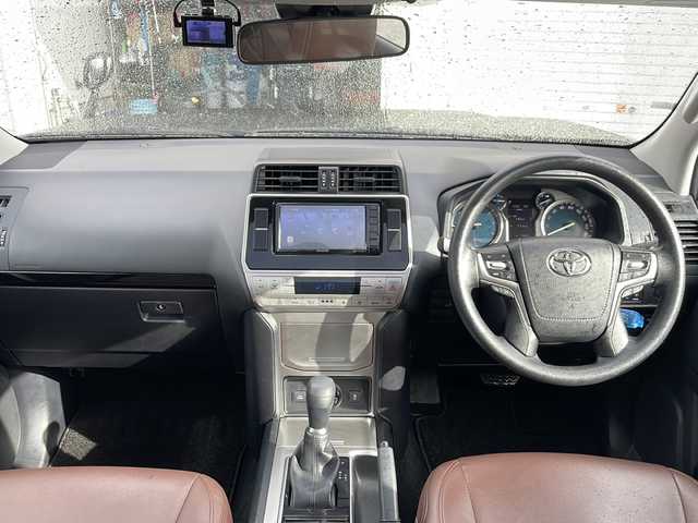 トヨタ ランドクルーザー プラド TX 岩手県 2022(令4)年 7.3万km ブラック 7人乗 サンルーフ ルーフレール ナビ 前後ドラレコ ETC フルセグ セーフティセンス レーダークルーズコントロール 革調シートカバー 純正17AW オートLEDライト フォグランプ ヘッドライトウォッシャー スペアタイヤ 純正エンジンスターター