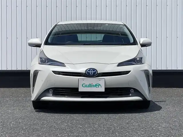 トヨタ プリウス Sツーリングセレクション 千葉県 2019(令1)年 2.7万km ホワイトパールクリスタルシャイン 純正9インチナビ/(フルセグTV/CD/DVD/BT/FM/AM)/パノラミックビューモニター/衝突被害軽減システム/車線逸脱警報/クルーズコントロール/レザーシート/横滑り防止装置/ビルトインETC/ドライブレコーダー/LEDヘッドライト/フォグランプ/オートライト/ウィンカーミラー/電動格納ミラー/純正17インチAW/シートヒーター/シートリフター/プッシュスタート/スマートキー/フロアマット/ドアバイザー/スペアキー/取扱説明書/保証書