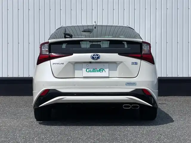 トヨタ プリウス Sツーリングセレクション 千葉県 2019(令1)年 2.7万km ホワイトパールクリスタルシャイン 純正9インチナビ/(フルセグTV/CD/DVD/BT/FM/AM)/パノラミックビューモニター/衝突被害軽減システム/車線逸脱警報/クルーズコントロール/レザーシート/横滑り防止装置/ビルトインETC/ドライブレコーダー/LEDヘッドライト/フォグランプ/オートライト/ウィンカーミラー/電動格納ミラー/純正17インチAW/シートヒーター/シートリフター/プッシュスタート/スマートキー/フロアマット/ドアバイザー/スペアキー/取扱説明書/保証書