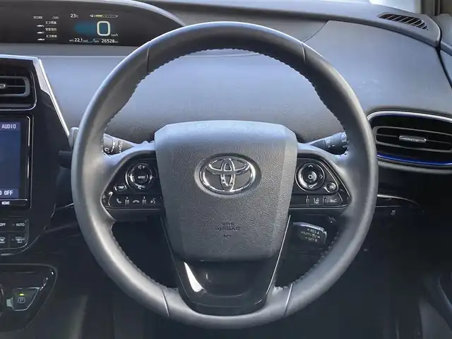 トヨタ プリウス Sツーリングセレクション 千葉県 2019(令1)年 2.7万km ホワイトパールクリスタルシャイン 純正9インチナビ/(フルセグTV/CD/DVD/BT/FM/AM)/パノラミックビューモニター/衝突被害軽減システム/車線逸脱警報/クルーズコントロール/レザーシート/横滑り防止装置/ビルトインETC/ドライブレコーダー/LEDヘッドライト/フォグランプ/オートライト/ウィンカーミラー/電動格納ミラー/純正17インチAW/シートヒーター/シートリフター/プッシュスタート/スマートキー/フロアマット/ドアバイザー/スペアキー/取扱説明書/保証書