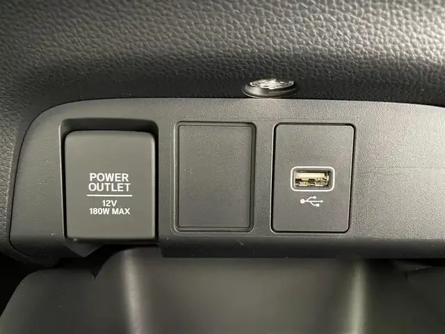 ホンダ フィット e:HEVホーム 滋賀県 2021(令3)年 3.4万km クリスタルブラックパール 禁煙車/純正ナビ/（CD/DVD/SD/Bluetooth/フルセグTV）/バックカメラ/ミラー型前後ドライブレコーダー/ビルトインETC/路外逸脱抑制機能/踏み間違い衝突軽減システム/先行車発進お知らせ/レーンキープアシストシステム/標識認識機能/革巻きステアリング/アダプティブクルーズコントロール/ステアリングリモコン/電動パーキングブレーキ/オートブレーキホールド/USB充電/ハーフレザーシート/LEDヘッドライト/オートヘッドライト/純正アルミホイール/社外フロアマット/スペアキー