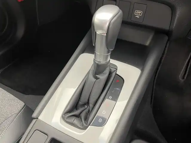 ホンダ フィット e:HEVホーム 滋賀県 2021(令3)年 3.4万km クリスタルブラックパール 禁煙車/純正ナビ/（CD/DVD/SD/Bluetooth/フルセグTV）/バックカメラ/ミラー型前後ドライブレコーダー/ビルトインETC/路外逸脱抑制機能/踏み間違い衝突軽減システム/先行車発進お知らせ/レーンキープアシストシステム/標識認識機能/革巻きステアリング/アダプティブクルーズコントロール/ステアリングリモコン/電動パーキングブレーキ/オートブレーキホールド/USB充電/ハーフレザーシート/LEDヘッドライト/オートヘッドライト/純正アルミホイール/社外フロアマット/スペアキー