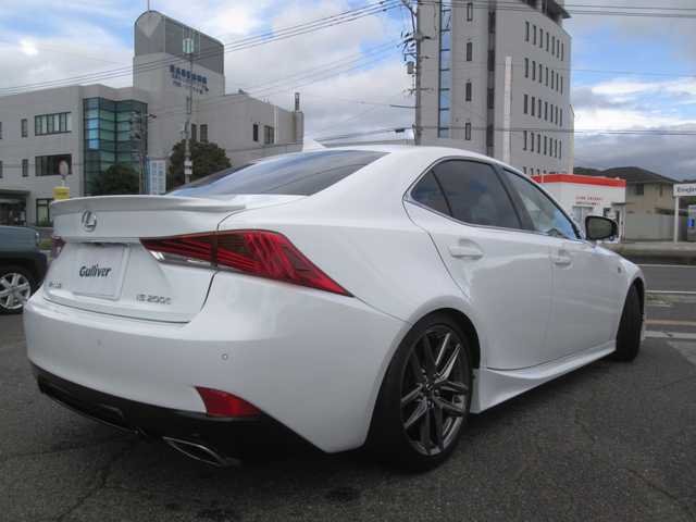 レクサス ＩＳ 200t Fスポーツ 広島県 2016(平28)年 11.2万km ホワイトノーヴァガラスフレーク レクサスセーフティ/レーダークルーズ/純正ナビ/フルセグTV/Bluetooth/車高調/フロントアンダースポイラー/サイドアンダースポイラー/トランクスポイラー/3眼LEDヘッドライト/赤ハーフレザーシート/前席シートヒーター/BSM/TRDフロントスポイラー/TRDサイドスカート