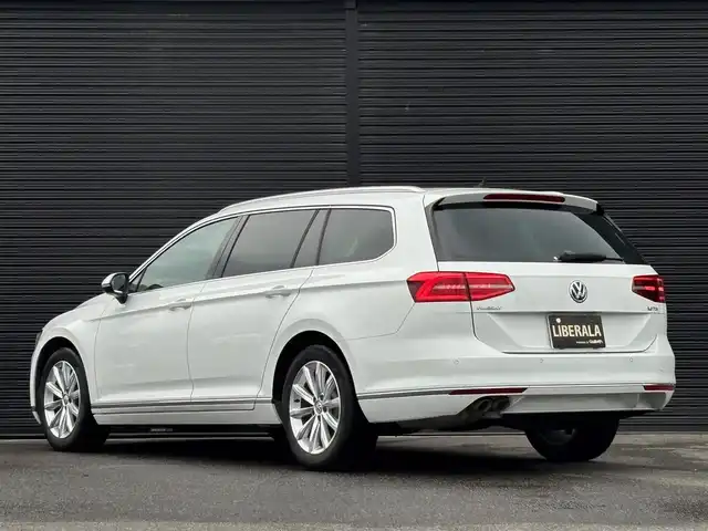 フォルクスワーゲン パサート ヴァリアント TDI エレガンス 山梨県 2019(平31)年 4.9万km ピュアホワイト 純正メモリナビ/　（CD/DVD/フルセグTV/Bluetooth）/バックカメラ/プリクラッシュ/ACC/LKA/サイドアシスト/半革/シートヒーター/D席パワーシート/LEDヘッドライト/ETC/純正17インチAw