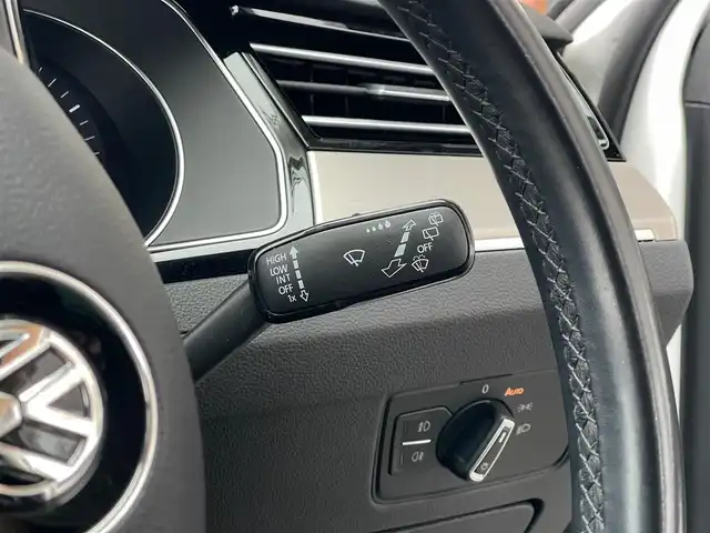 フォルクスワーゲン パサート ヴァリアント TDI エレガンス 山梨県 2019(平31)年 4.9万km ピュアホワイト 純正メモリナビ/　（CD/DVD/フルセグTV/Bluetooth）/バックカメラ/プリクラッシュ/ACC/LKA/サイドアシスト/半革/シートヒーター/D席パワーシート/LEDヘッドライト/ETC/純正17インチAw