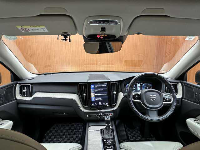 ボルボ ＸＣ６０ D4 AWD インスクリプション 千葉県 2019(令1)年 3万km ガンＭ パノラマＳＲ　/白革　/ｈａｒｍａｎｋａｒｄｏｎサウンド　/ＡＣＣ　/ナビ　/ＴＶ　/Ｂｌｕｅｔｏｏｔｈ接続　/３６０°ＨＵＤ　/シートＨ　/ベンチレーション　/電動リアゲート　/パーキングアシスト　/衝突軽減Ｂ　/ＢＳＭ