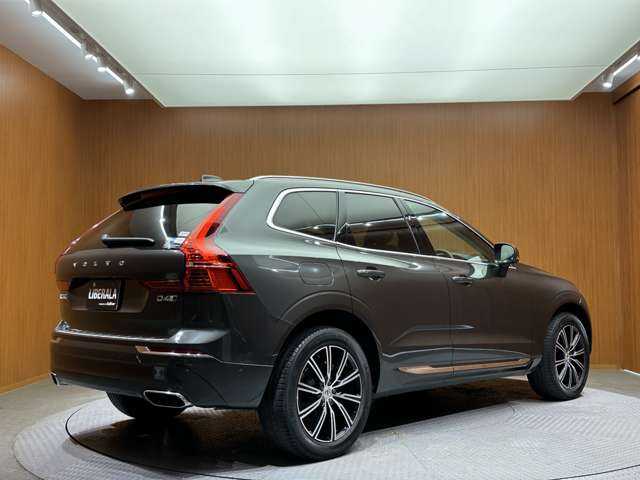 ボルボ ＸＣ６０ D4 AWD インスクリプション 千葉県 2019(令1)年 3万km ガンＭ パノラマＳＲ　/白革　/ｈａｒｍａｎｋａｒｄｏｎサウンド　/ＡＣＣ　/ナビ　/ＴＶ　/Ｂｌｕｅｔｏｏｔｈ接続　/３６０°ＨＵＤ　/シートＨ　/ベンチレーション　/電動リアゲート　/パーキングアシスト　/衝突軽減Ｂ　/ＢＳＭ