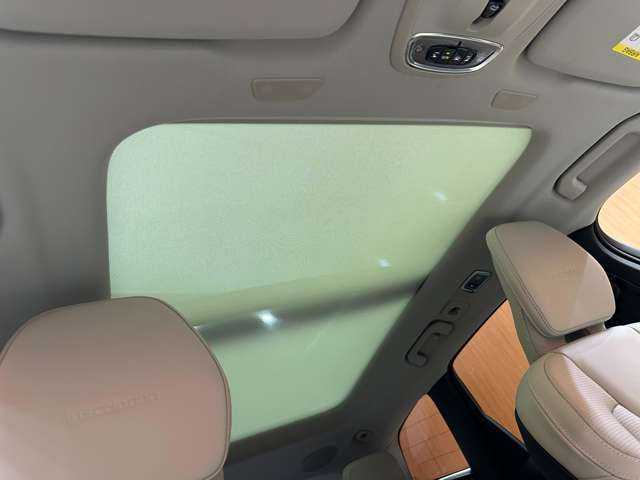 ボルボ ＸＣ６０ D4 AWD インスクリプション 千葉県 2019(令1)年 3万km ガンＭ パノラマＳＲ　/白革　/ｈａｒｍａｎｋａｒｄｏｎサウンド　/ＡＣＣ　/ナビ　/ＴＶ　/Ｂｌｕｅｔｏｏｔｈ接続　/３６０°ＨＵＤ　/シートＨ　/ベンチレーション　/電動リアゲート　/パーキングアシスト　/衝突軽減Ｂ　/ＢＳＭ