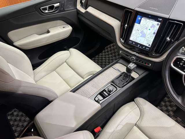 ボルボ ＸＣ６０ D4 AWD インスクリプション 千葉県 2019(令1)年 3万km ガンＭ パノラマＳＲ　/白革　/ｈａｒｍａｎｋａｒｄｏｎサウンド　/ＡＣＣ　/ナビ　/ＴＶ　/Ｂｌｕｅｔｏｏｔｈ接続　/３６０°ＨＵＤ　/シートＨ　/ベンチレーション　/電動リアゲート　/パーキングアシスト　/衝突軽減Ｂ　/ＢＳＭ
