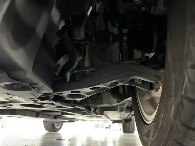 トヨタ Ｃ－ＨＲ G 三重県 2018(平30)年 5.4万km ホワイトパールクリスタルシャイン ハイブリッド/FF/フロアCVT/ストラーダ 9インチ フローティングナビ CN-F1DVD/（FM/AM/SD/iPod/TV/USB/Bluetooth/MEMORY MUSIC/CD/DVD/HDMI/VTR）/バックカメラ/【DOP】スポーティスタイルパッケージ（フロントスポイラー、サイドマッドガード、リヤバンパーガーニッシュ：各ブラック＆レッドモール）/ビルトイン ETC/Toyota Safety Sense/●プリクラッシュセーフティ［PCS］/●レーントレーシングアシスト［LTA］/●レーダークルーズコントロール（全車速追従機能付）/●オートハイビーム［AHB］/・ブラインドスポットモニター［BSM］/・【OP】リヤクロストラフィックアラート［RCTA］/・クリアランスソナー＆バックソナー/・先行車発進告知機能/装備/・【OP】寒冷地仕様（リヤフォグ、ワイパーデアイサー、PTCヒーター、ヒーターリヤダクトなど）/・ハーフレザーシート（本革＋上級ファブリック）/・シートヒーター（D/N）/・オートライト/・LED ヘッドランプ＆フロントフォグランプ/・左右独立オートエアコン/・純正18inAW/・ステアリングスイッチ/・スマートキーx2