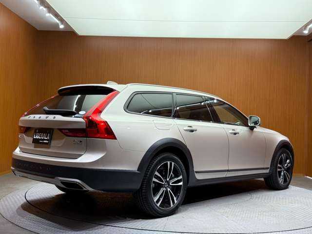ボルボ Ｖ９０ クロスカントリー D4 AWD サマム 千葉県 2018(平30)年 2.1万km ルミナスサンドメタリック 純正ナビ　/３６０°カメラ　/ＡＣＣ　/ＨＵＤ　/レザーシート　/シートヒーター　/ベンチレーター　/リラクゼーション機能　/パワーシート　/ＬＥＤヘッドライト　/ハイビームアシスト　/電動リアゲート　/ＥＴＣ