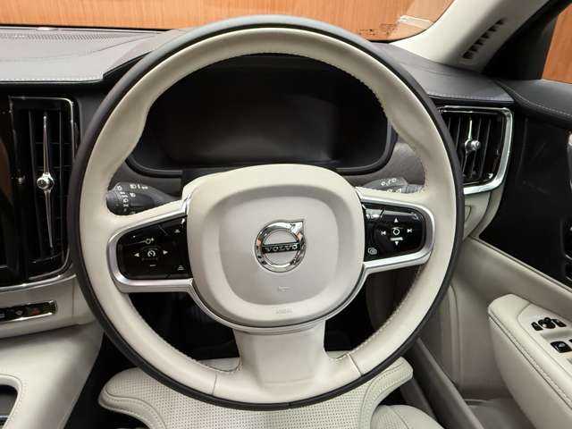 ボルボ Ｖ９０ クロスカントリー D4 AWD サマム 千葉県 2018(平30)年 2.1万km ルミナスサンドメタリック 純正ナビ　/３６０°カメラ　/ＡＣＣ　/ＨＵＤ　/レザーシート　/シートヒーター　/ベンチレーター　/リラクゼーション機能　/パワーシート　/ＬＥＤヘッドライト　/ハイビームアシスト　/電動リアゲート　/ＥＴＣ