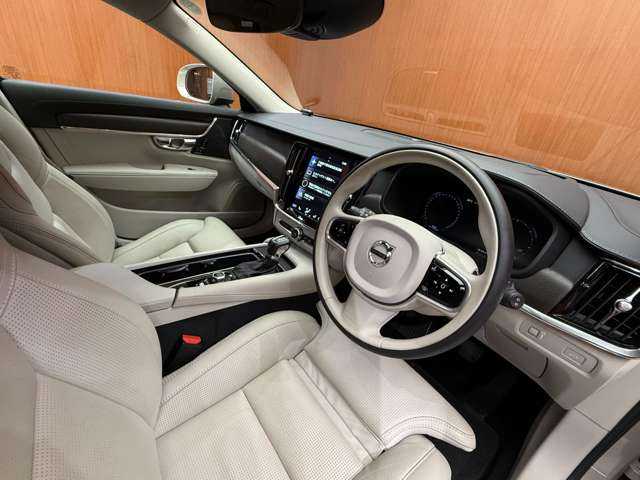 ボルボ Ｖ９０ クロスカントリー D4 AWD サマム 千葉県 2018(平30)年 2.1万km ルミナスサンドメタリック 純正ナビ　/３６０°カメラ　/ＡＣＣ　/ＨＵＤ　/レザーシート　/シートヒーター　/ベンチレーター　/リラクゼーション機能　/パワーシート　/ＬＥＤヘッドライト　/ハイビームアシスト　/電動リアゲート　/ＥＴＣ