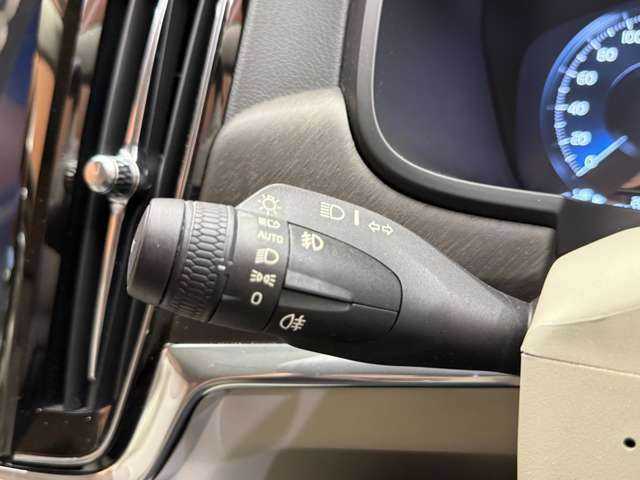 ボルボ Ｖ９０ クロスカントリー D4 AWD サマム 千葉県 2018(平30)年 2.1万km ルミナスサンドメタリック 純正ナビ　/３６０°カメラ　/ＡＣＣ　/ＨＵＤ　/レザーシート　/シートヒーター　/ベンチレーター　/リラクゼーション機能　/パワーシート　/ＬＥＤヘッドライト　/ハイビームアシスト　/電動リアゲート　/ＥＴＣ