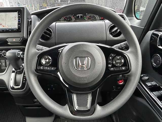 ホンダ Ｎ ＢＯＸ L 福岡県 2021(令3)年 3.1万km プラチナホワイトパール ・純正7インチナビ（CD/DVD/フルセグTV/AM/FM/iPod//SD/MusicRack/USB/Bluetooth/AUX/交通情報）/・バックカメラ/・ドライブレコーダー/・社外ETC/・両側パワースライドドア/・クリアランスソナー/・衝突被害軽減システム/・横滑り防止装置/・レーンキープアシスト/・LEDヘッドライト/・追従型クルーズコントロール/・ステアリングスイッチ/・シートヒーター/・電動格納ミラー/・純正サンシェード/・後席用テーブル