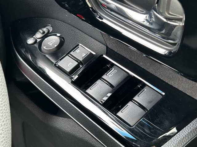 ホンダ Ｎ ＢＯＸ L 福岡県 2021(令3)年 3.1万km プラチナホワイトパール ・純正7インチナビ（CD/DVD/フルセグTV/AM/FM/iPod//SD/MusicRack/USB/Bluetooth/AUX/交通情報）/・バックカメラ/・ドライブレコーダー/・社外ETC/・両側パワースライドドア/・クリアランスソナー/・衝突被害軽減システム/・横滑り防止装置/・レーンキープアシスト/・LEDヘッドライト/・追従型クルーズコントロール/・ステアリングスイッチ/・シートヒーター/・電動格納ミラー/・純正サンシェード/・後席用テーブル
