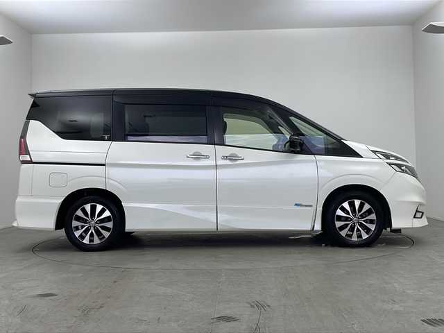 日産 セレナ ハイウェイスター 鹿児島県 2017(平29)年 8.5万km ブリリアントホワイトパール 2トーン 純正9インチナビ/(CD/DVD/BT/フルセグTV)/純正フリップダウンモニター/両側パワースライドドア/プロパイロット/アラウンドビューモニター/エマージェンシーブレーキ/レーンキープアシスト/オートライト/電動パーキングブレーキ/オートホールド機能/純正アルミホイール/リアサンシェード