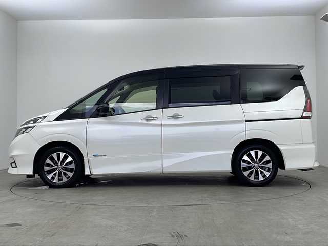 日産 セレナ ハイウェイスター 鹿児島県 2017(平29)年 8.5万km ブリリアントホワイトパール 2トーン 純正9インチナビ/(CD/DVD/BT/フルセグTV)/純正フリップダウンモニター/両側パワースライドドア/プロパイロット/アラウンドビューモニター/エマージェンシーブレーキ/レーンキープアシスト/オートライト/電動パーキングブレーキ/オートホールド機能/純正アルミホイール/リアサンシェード