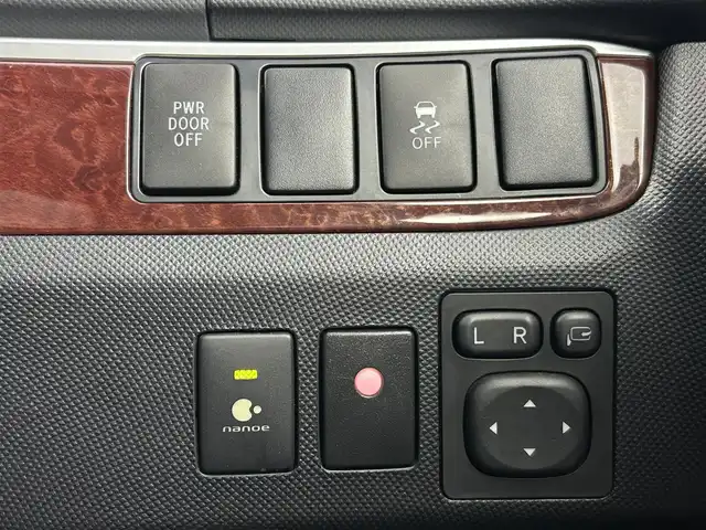トヨタ エスティマ アエラス レザーパッケージ 千葉県 2016(平28)年 3.6万km ブラック 禁煙車/衝突防止装置/衝突軽減装置/ブレーキアシスト/純正7インチナビ/・CD/DVD/Bluetooth/フルセグTV/バックカメラ/クルーズコントロール/LEDオートライト/両側パワースライドドア/シートヒーター/レザーシート/純正18インチアルミホイール/オートエアコン/プッシュスタート/スマートキー