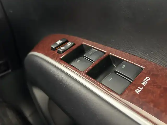 トヨタ エスティマ アエラス レザーパッケージ 千葉県 2016(平28)年 3.6万km ブラック 禁煙車/衝突防止装置/衝突軽減装置/ブレーキアシスト/純正7インチナビ/・CD/DVD/Bluetooth/フルセグTV/バックカメラ/クルーズコントロール/LEDオートライト/両側パワースライドドア/シートヒーター/レザーシート/純正18インチアルミホイール/オートエアコン/プッシュスタート/スマートキー