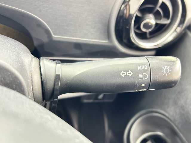トヨタ アクア G 三重県 2015(平27)年 5.6万km グレーメタリック 純正ナビ　/【ＴＶ／Ｂｌｕｅｔｏｏｔｈ】　/クルーズコントロール　/前後ドライブレコーダー　/プッシュスタート／スマートキー　/電動格納サイドミラー　/ヘッドライトレベライザー　/オートライト機能　/スペアキー有