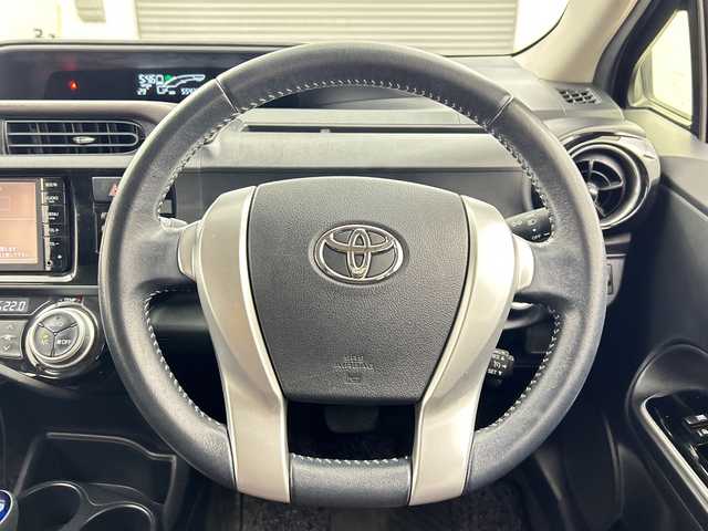 トヨタ アクア G 三重県 2015(平27)年 5.6万km グレーメタリック 純正ナビ　/【ＴＶ／Ｂｌｕｅｔｏｏｔｈ】　/クルーズコントロール　/前後ドライブレコーダー　/プッシュスタート／スマートキー　/電動格納サイドミラー　/ヘッドライトレベライザー　/オートライト機能　/スペアキー有