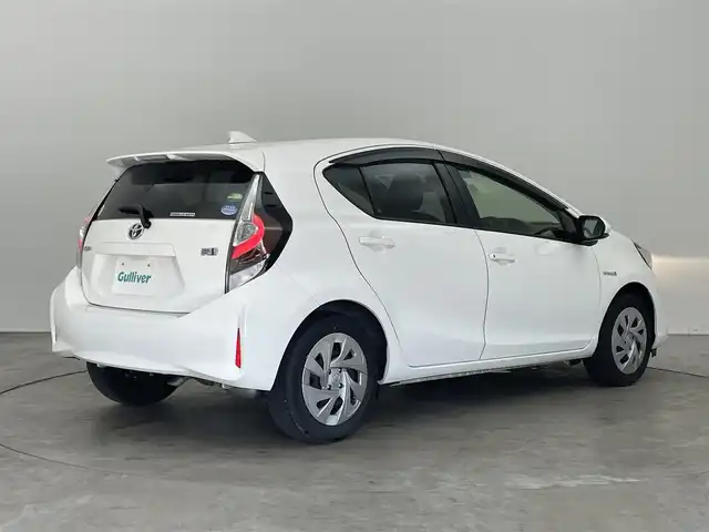 トヨタ アクア S 埼玉県 2020(令2)年 1.9万km スーパーホワイトⅡ セーフティセンス　社外ナビ　ＥＴＣ　ドライブレコーダー　ＣＤ再生　Ｂｌｕｅｔｏｏｔｈ　オートハイビーム　オートエアコン　パワーステアリング　パワーウインドウ　フロアマット　リモコンキー