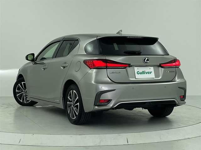 レクサス ＣＴ 200h バージョンC 大阪府 2022(令4)年 7.7万km ソニックチタニウム ファブリックコンビシートセット/ステアリングヒーター/セーフティーパッケージプラス/純正メーカーナビ（CD・DVD・Bluetooth・フルセグ）/レーダークルーズコントロール/革巻きステアリング/シートヒーター/プリクラッシュセーフティー/レーンディパーチャーアラート/クリアランスソナー/パワーシート/オートマチックハイビーム/シートメモリ/LEDヘッドライト/フォグランプ/パドルシフト/電格ミラー